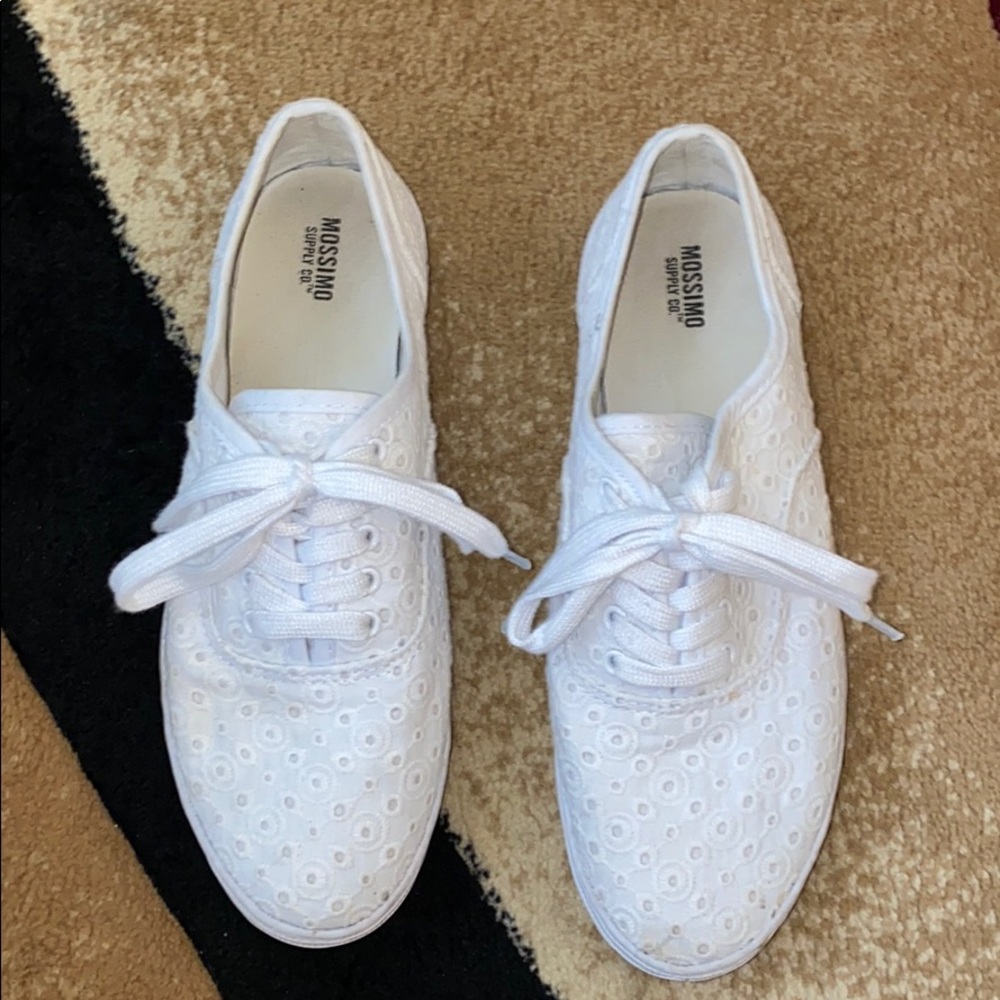 *SOLD* Sneakers👟 - Picture 3 of 9